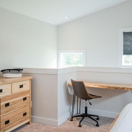 Mountain Dreams - Revelstoke Home Near Rmr Exterior foto